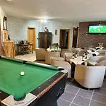 Peters Hotel Canow
