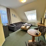 Peters Hotel Canow