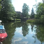 Peters Hotel Canow