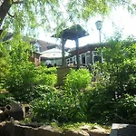 Peters Hotel Canow