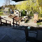 Peters Hotel Canow