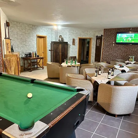 Peters Hotel Canow