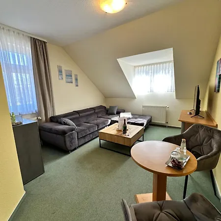 Peters Hotel Canow