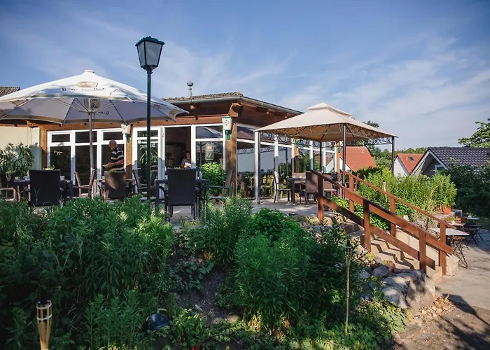Peters Hotel Canow