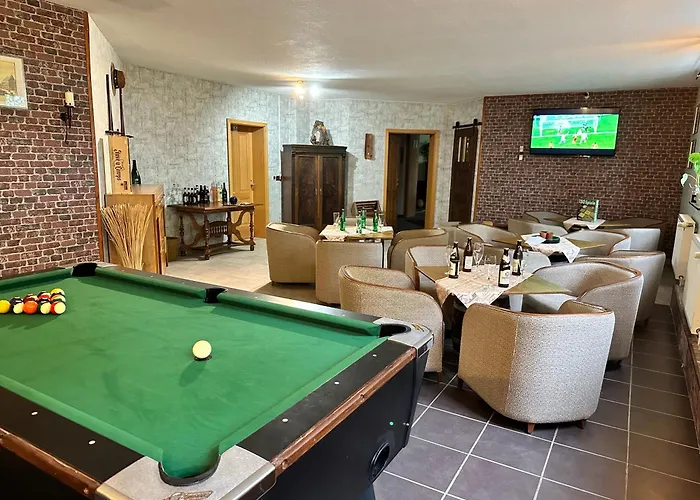 Peters Hotel Canow
