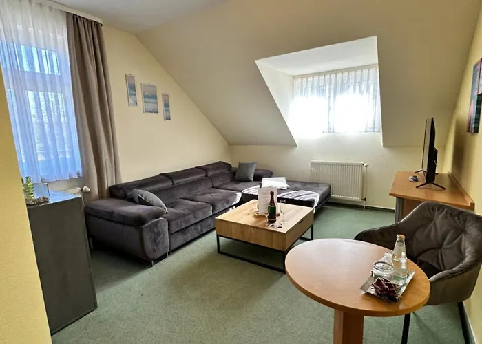 Peters Hotel Canow