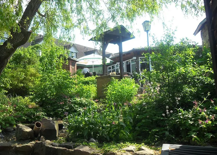 Peters Hotel Canow